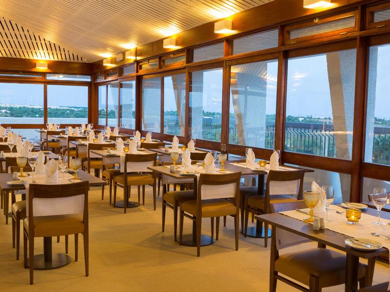 Ozadi Tavira Hotel Экстерьер фото